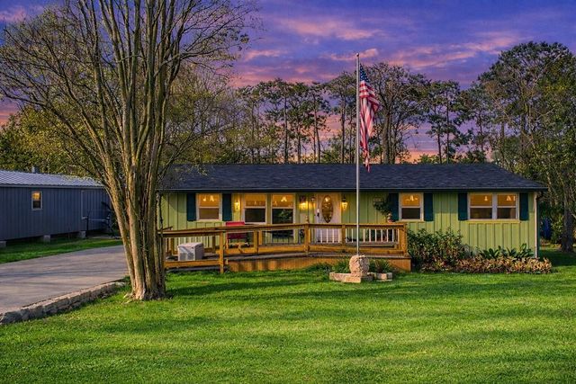 204 Lakeview Drive, Onalaska, TX 77360