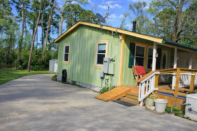 204 Lakeview Drive, Onalaska, TX 77360