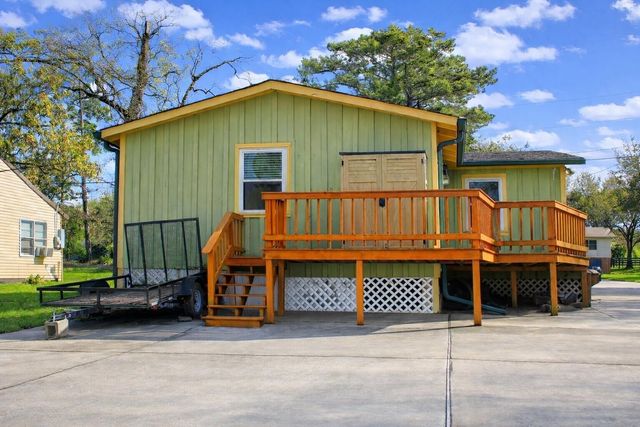 204 Lakeview Drive, Onalaska, TX 77360