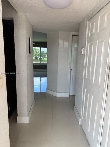 922 TWIN LAKE DR 922, Coral Springs, FL 33071
