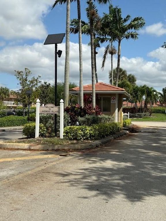 922 TWIN LAKE DR 922, Coral Springs, FL 33071
