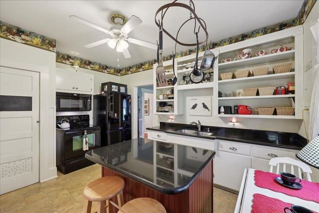 606 W Cherry Avenue, Orange, TX 77630