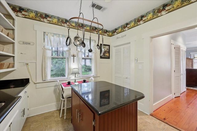 606 W Cherry Avenue, Orange, TX 77630