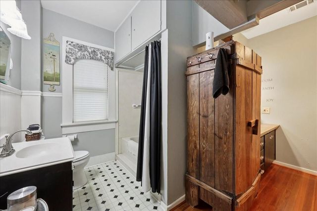 606 W Cherry Avenue, Orange, TX 77630