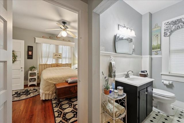 606 W Cherry Avenue, Orange, TX 77630