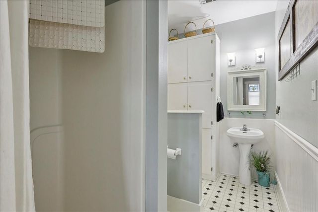 606 W Cherry Avenue, Orange, TX 77630