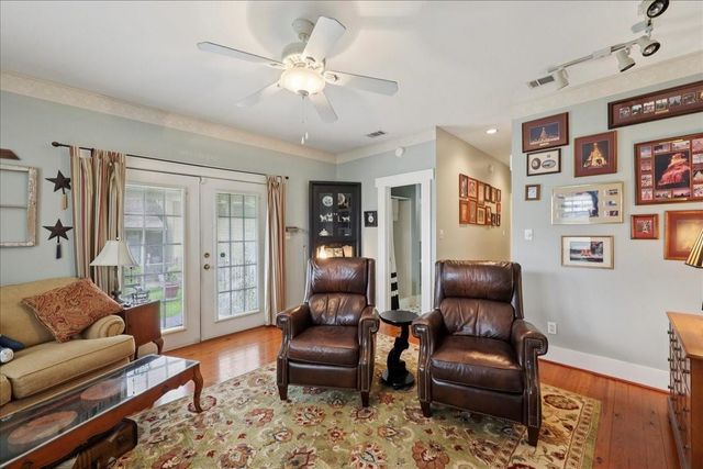 606 W Cherry Avenue, Orange, TX 77630