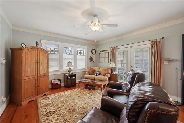 606 W Cherry Avenue, Orange, TX 77630