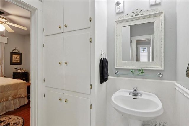 606 W Cherry Avenue, Orange, TX 77630