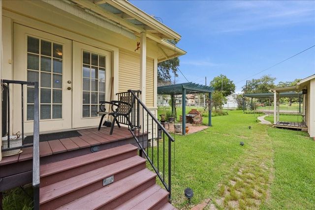 606 W Cherry Avenue, Orange, TX 77630