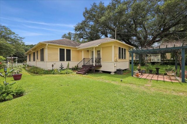 606 W Cherry Avenue, Orange, TX 77630