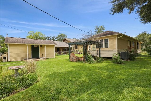 606 W Cherry Avenue, Orange, TX 77630