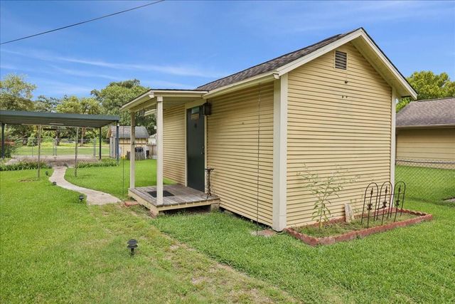 606 W Cherry Avenue, Orange, TX 77630