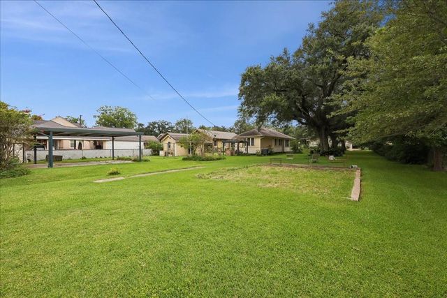 606 W Cherry Avenue, Orange, TX 77630