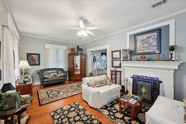 606 W Cherry Avenue, Orange, TX 77630