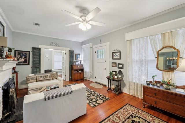 606 W Cherry Avenue, Orange, TX 77630