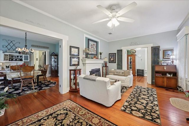 606 W Cherry Avenue, Orange, TX 77630