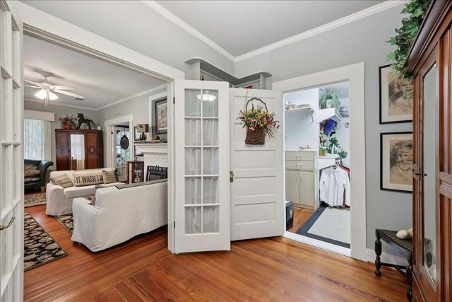 606 W Cherry Avenue, Orange, TX 77630