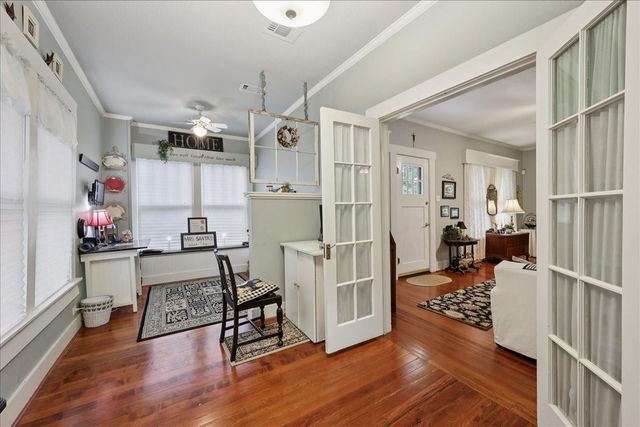 606 W Cherry Avenue, Orange, TX 77630