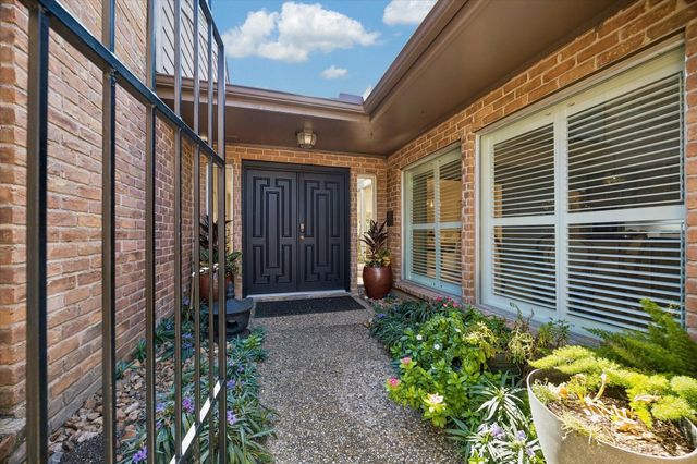 11315 Piping Rock Drive, Houston, TX 77077