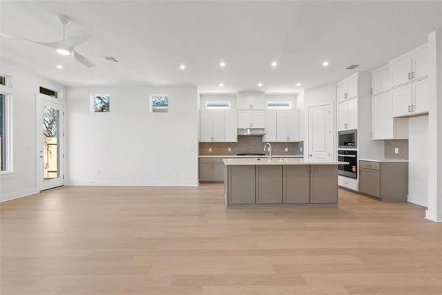 139 Comfort DR, Buda, TX 78610