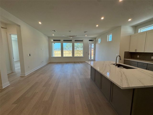 139 Comfort DR, Buda, TX 78610