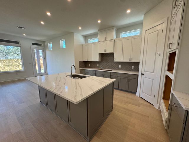 139 Comfort DR, Buda, TX 78610