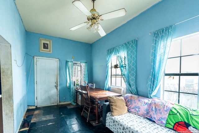 222 SANDMEYER ST, San Antonio, TX 78208