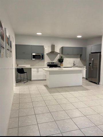 9346 S Belfort Cir 215, Tamarac, FL 33321