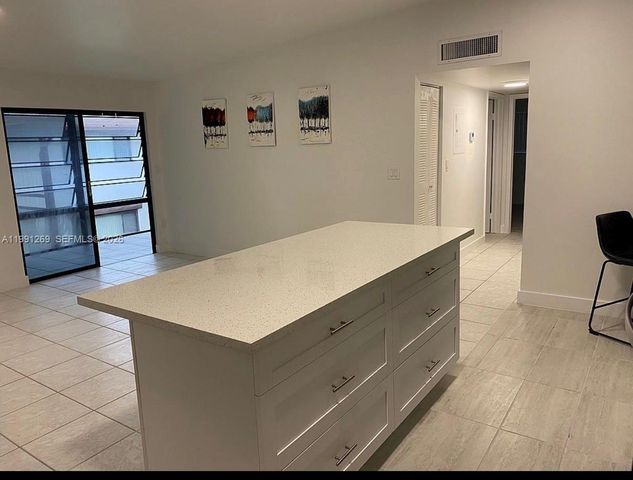 9346 S Belfort Cir 215, Tamarac, FL 33321