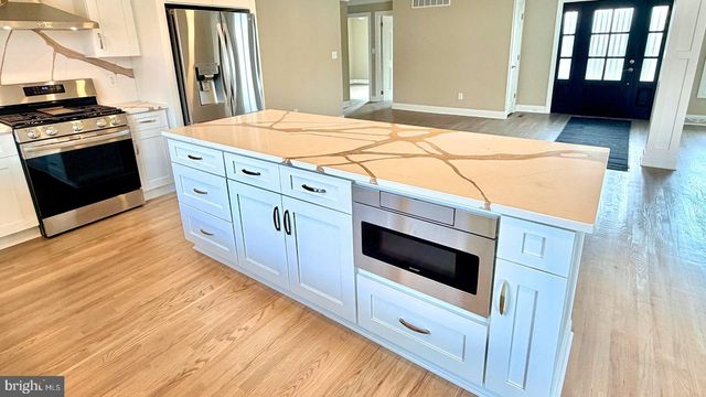 106 PALMER RD, Pennington, NJ 08534