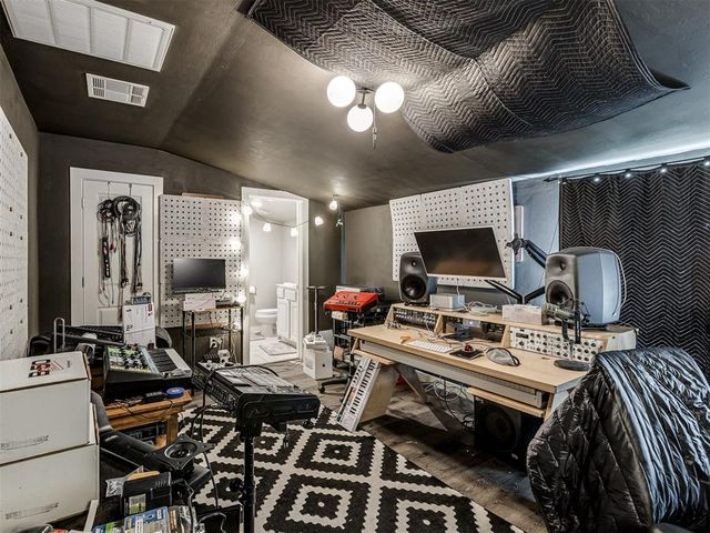 9053 NW 143rd Street, Yukon, OK 73099