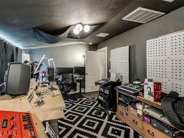 9053 NW 143rd Street, Yukon, OK 73099