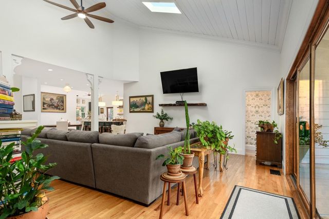 13100 Banner Lava Cap Rd, Nevada City, CA 95959