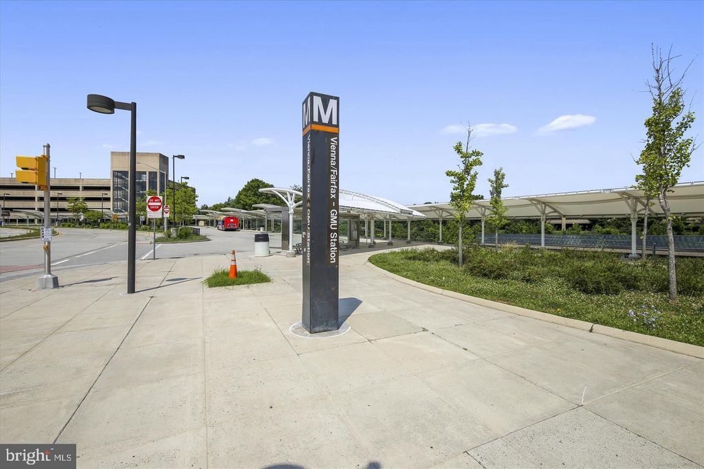 2921 DEER HOLLOW WAY #214, Fairfax, VA 22031