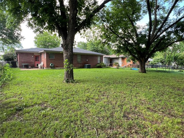 1524 E Magnolia Street, Sherman, TX 75090