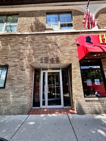 1368 Beacon St 112, Brookline, MA 02446