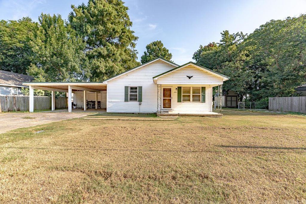 224 E Olympia Ave, Manila, AR 72442