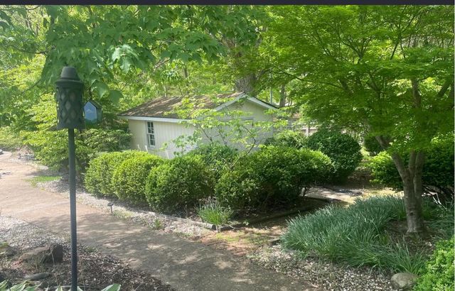 1407 Russell DR, Covington, VA 24426