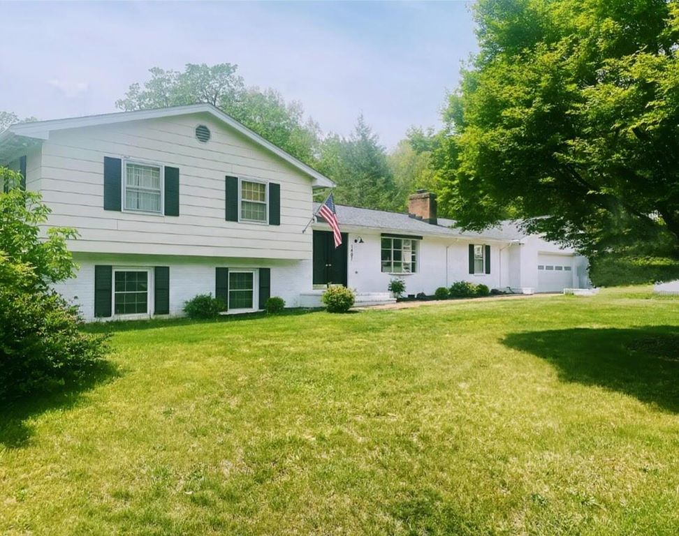 1407 Russell DR, Covington, VA 24426