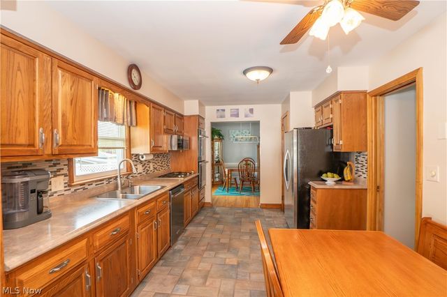 2139 Daniels Avenue, Akron, OH 44312