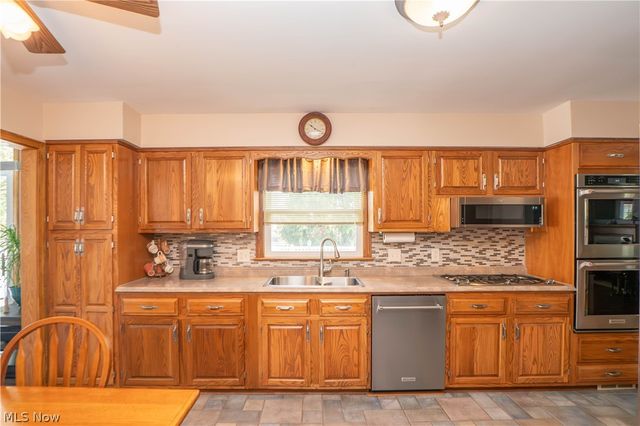 2139 Daniels Avenue, Akron, OH 44312