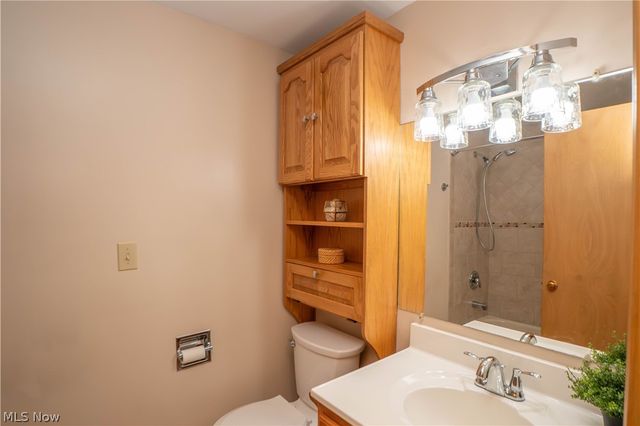 2139 Daniels Avenue, Akron, OH 44312