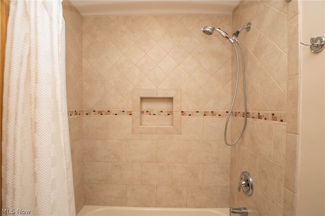 2139 Daniels Avenue, Akron, OH 44312