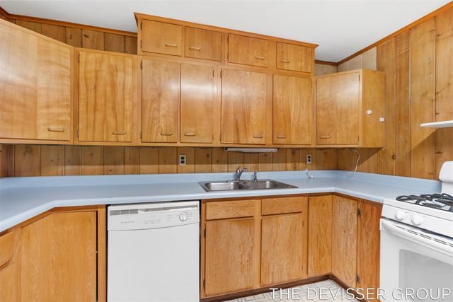 922 Maas Lane, Pullman, MI 49450