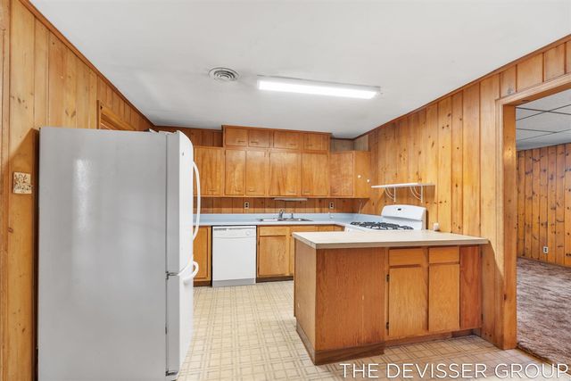 922 Maas Lane, Pullman, MI 49450