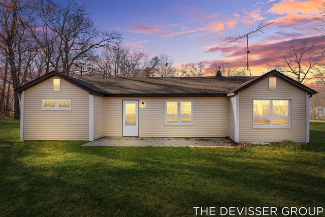 922 Maas Lane, Pullman, MI 49450