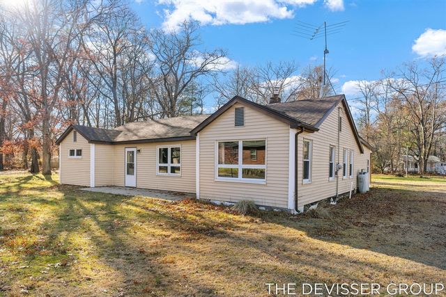 922 Maas Lane, Pullman, MI 49450