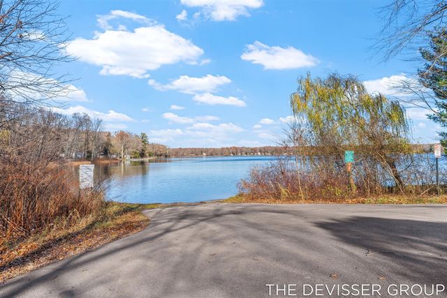 922 Maas Lane, Pullman, MI 49450