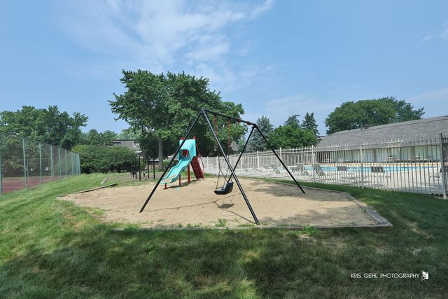224 E Bailey Road J, Naperville, IL 60565